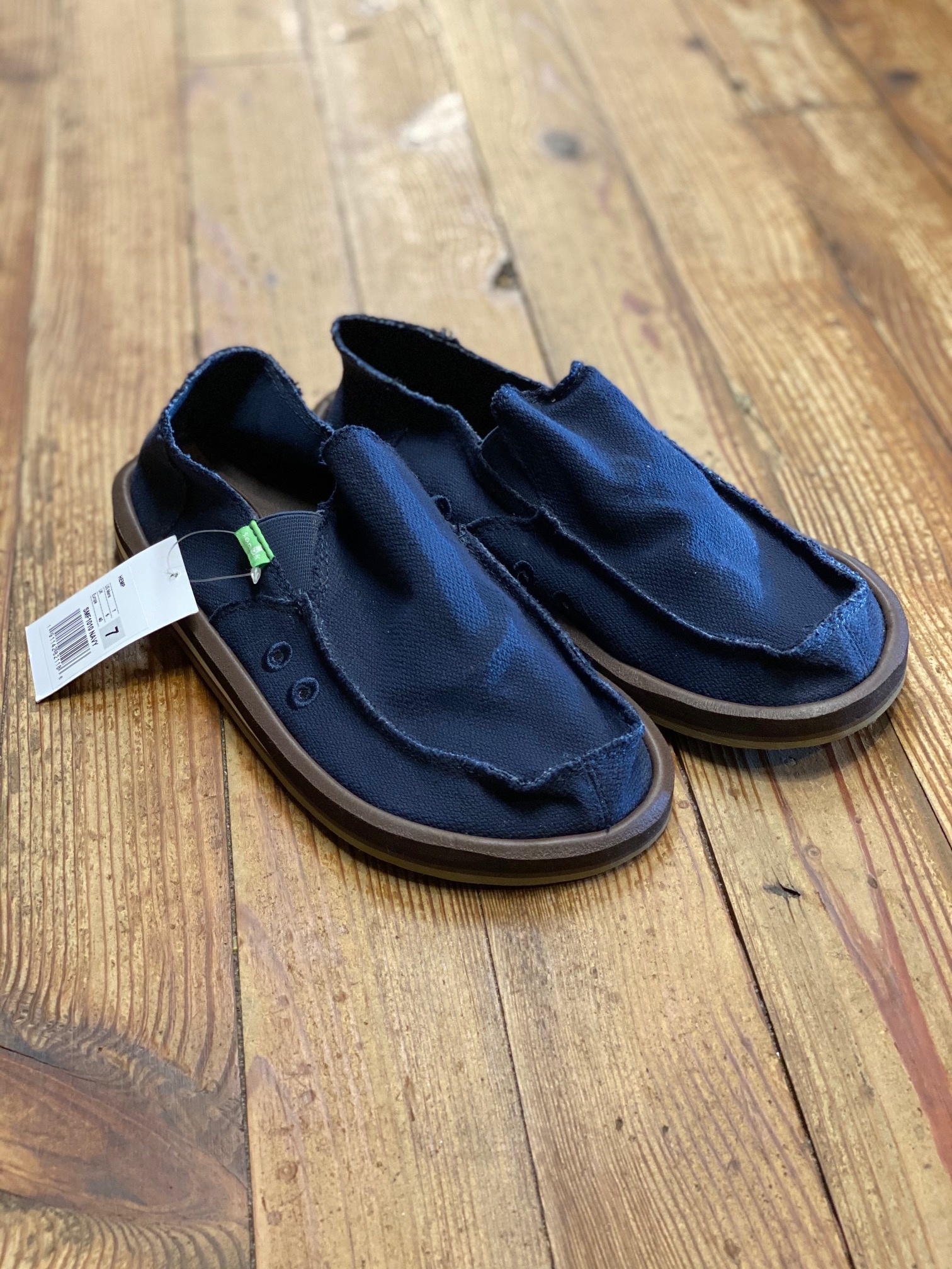 navy blue sanuks