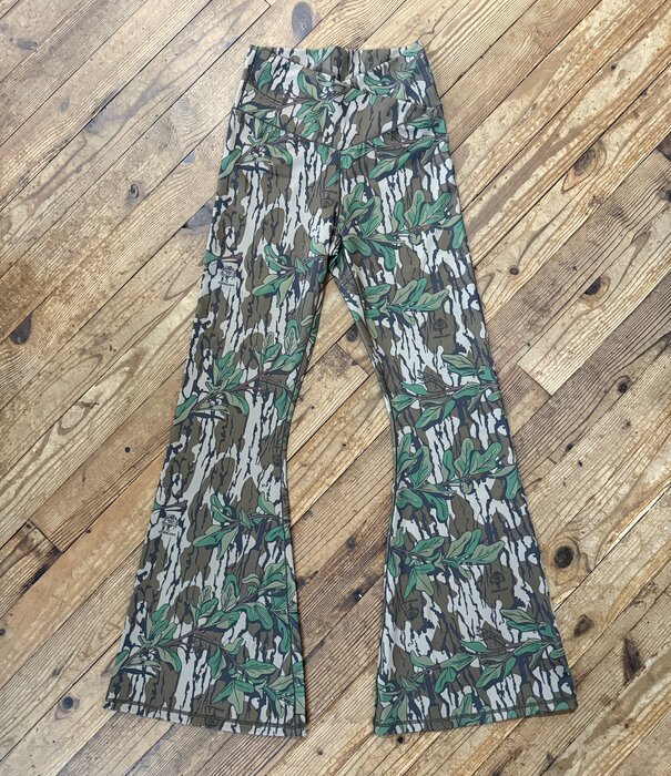 Local Girl Outfitters LG Flare Leggings Green Leaf Camo