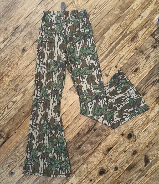 Local Girl Outfitters LG Flare Leggings Green Leaf Camo