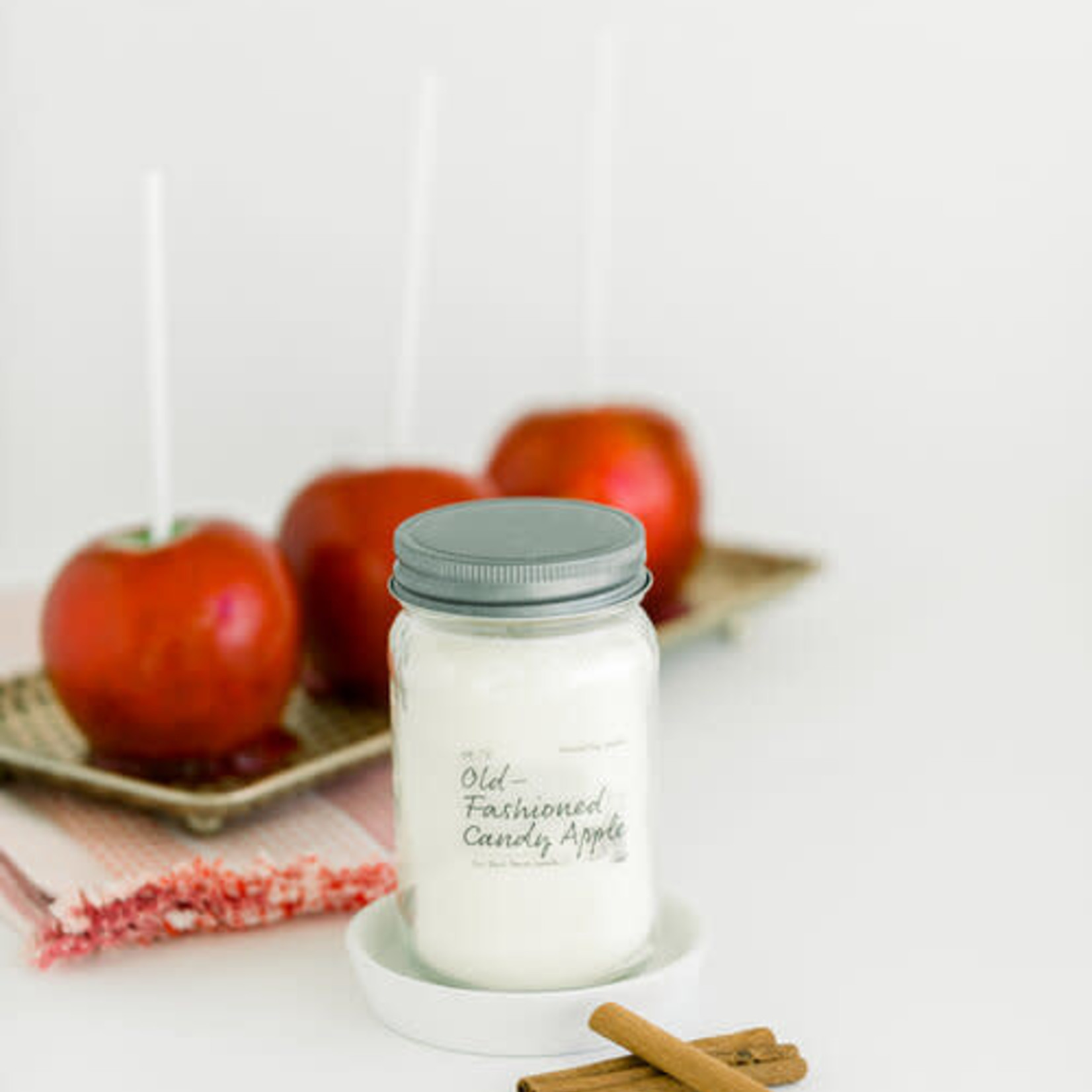 Old Fashion Candy Apple 16oz Candle