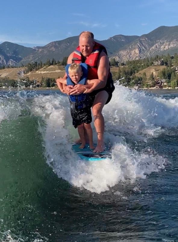 The best wake surf board to teach Kids and beginners to wake surf