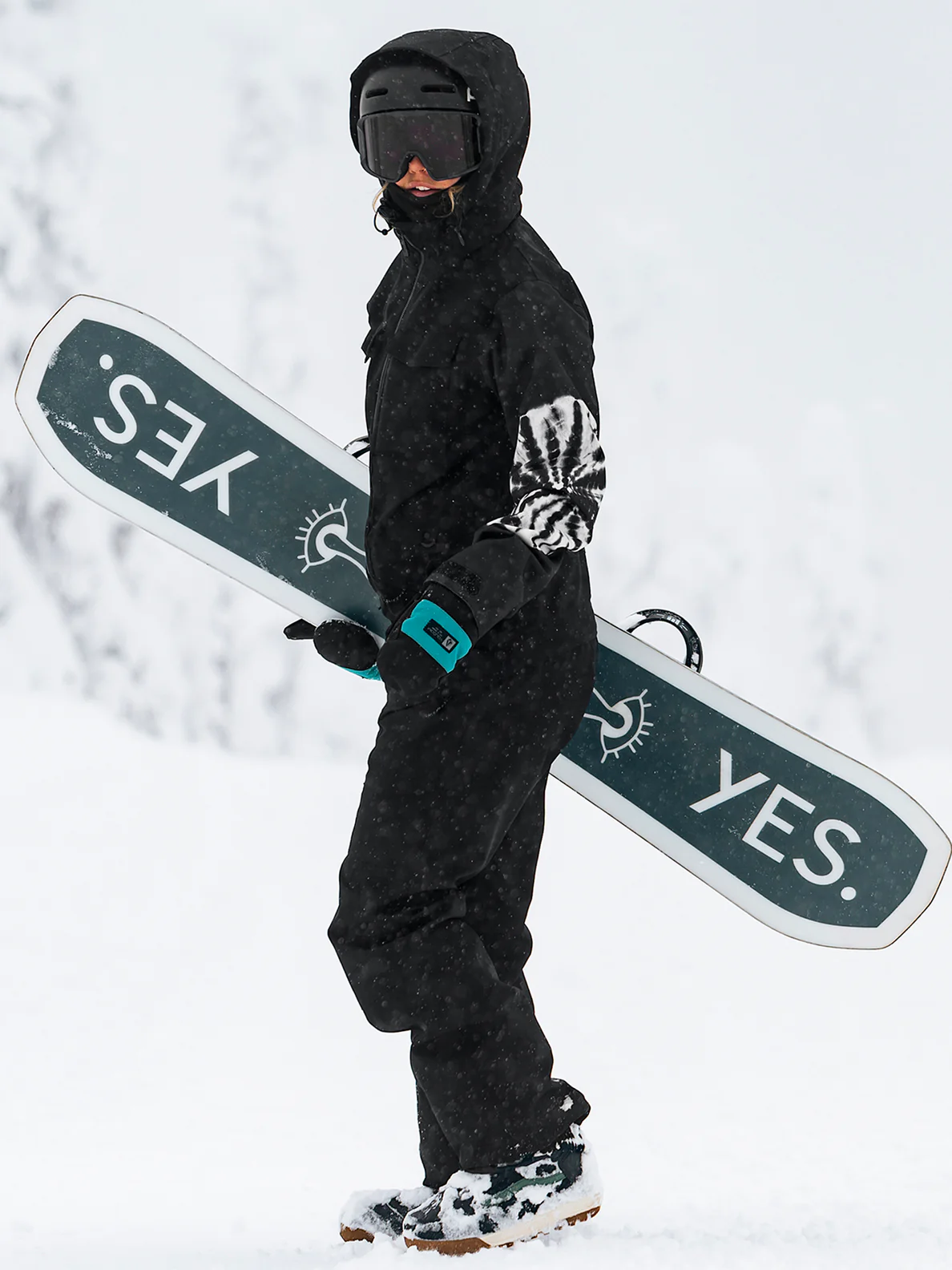 Black snowboard outfit best sale