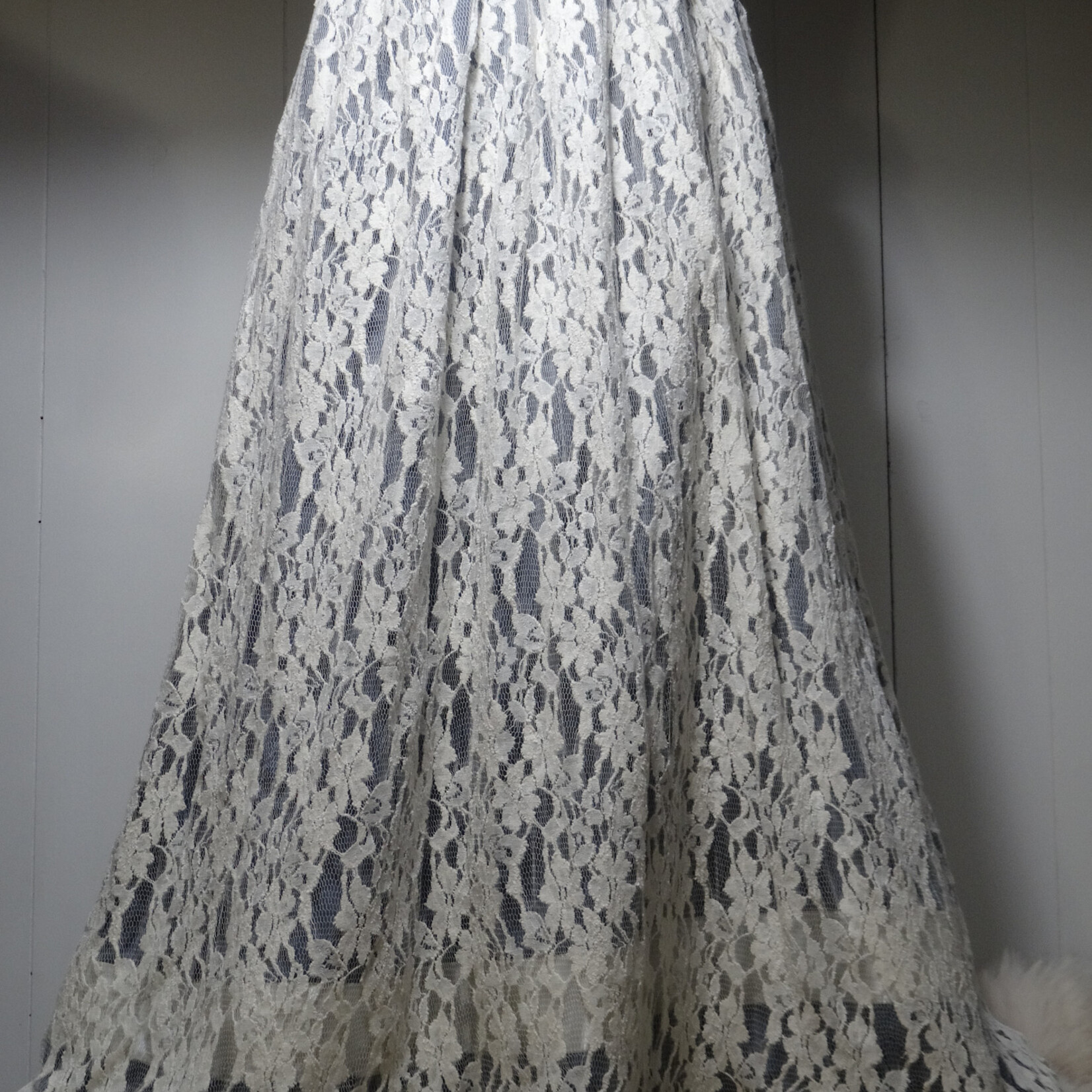 *AW Womens Cream Lace Overlay Single Ribbon Skirt Large