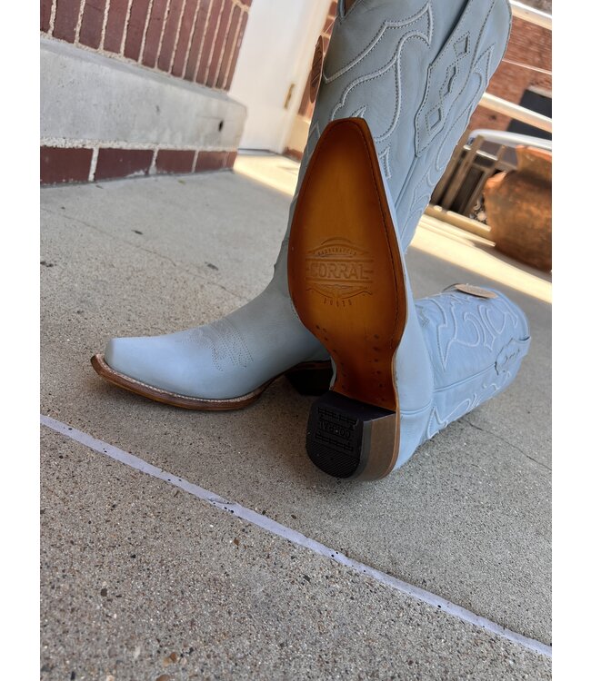 Z5253 Baby Blue Embroidery Boot