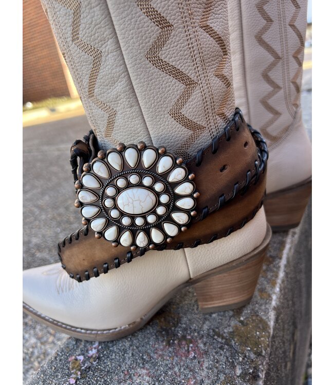 White Blossom Buckle Belt with Whipstitch A1567302 R2