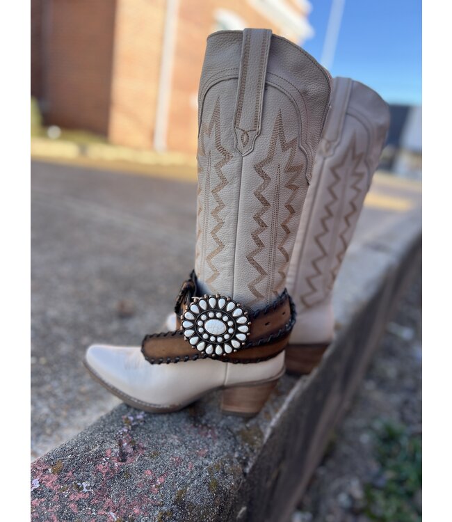 White Blossom Buckle Belt with Whipstitch A1567302 R2