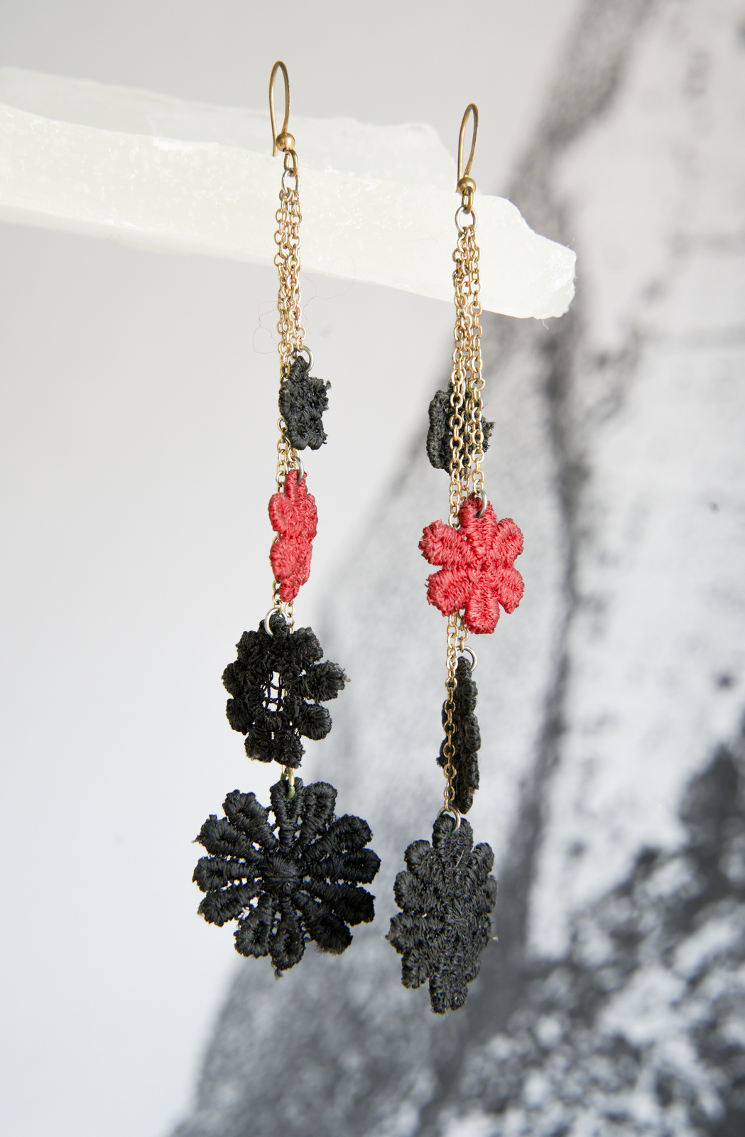 Red and black flower lace pendant earrings