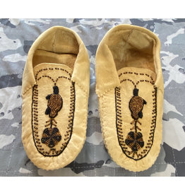 Moosehide Moccasins with a Beaver design - size M9