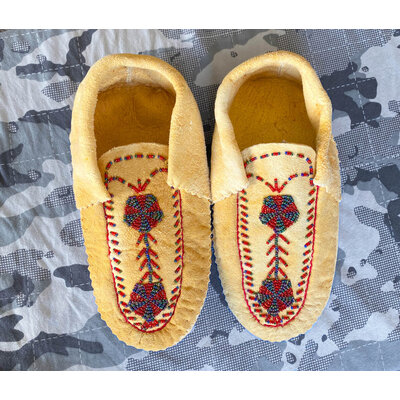 Native Tanned Moccasins with Beadwork- size L5