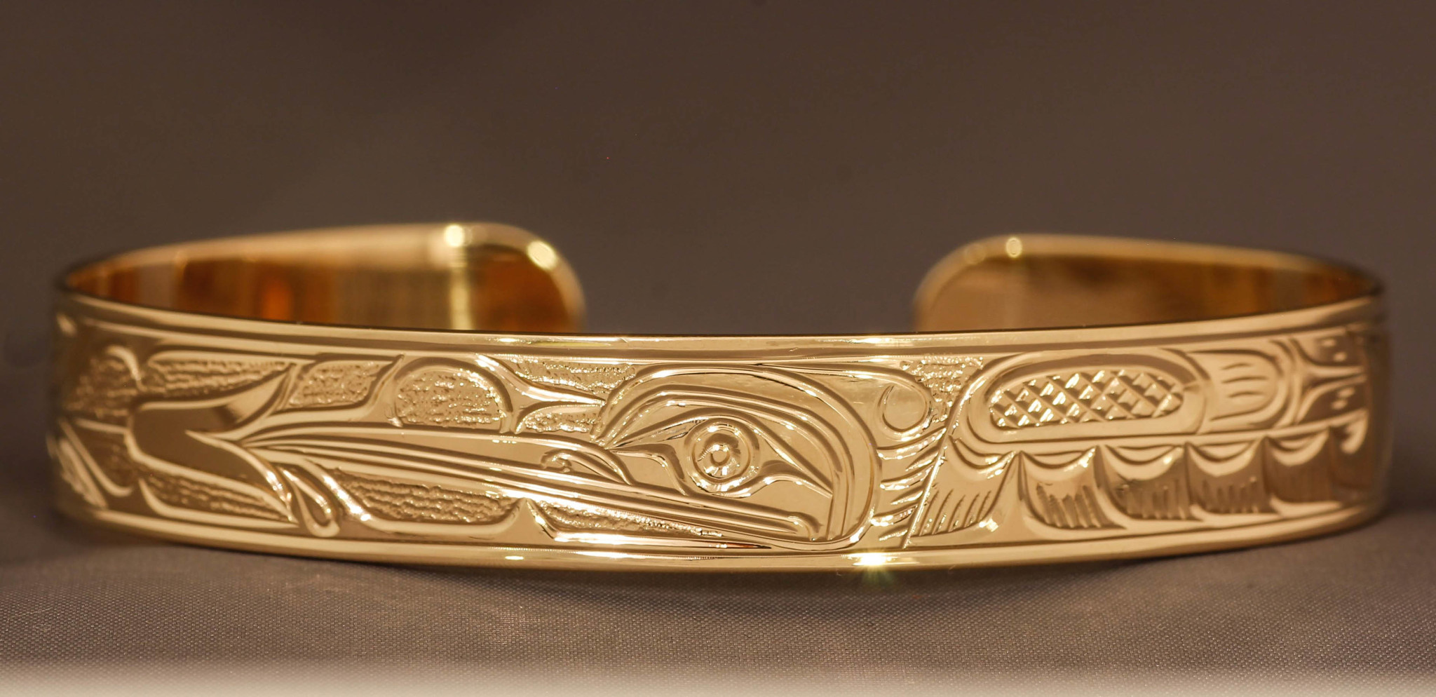Gold 1/4" Hummingbird Bracelet