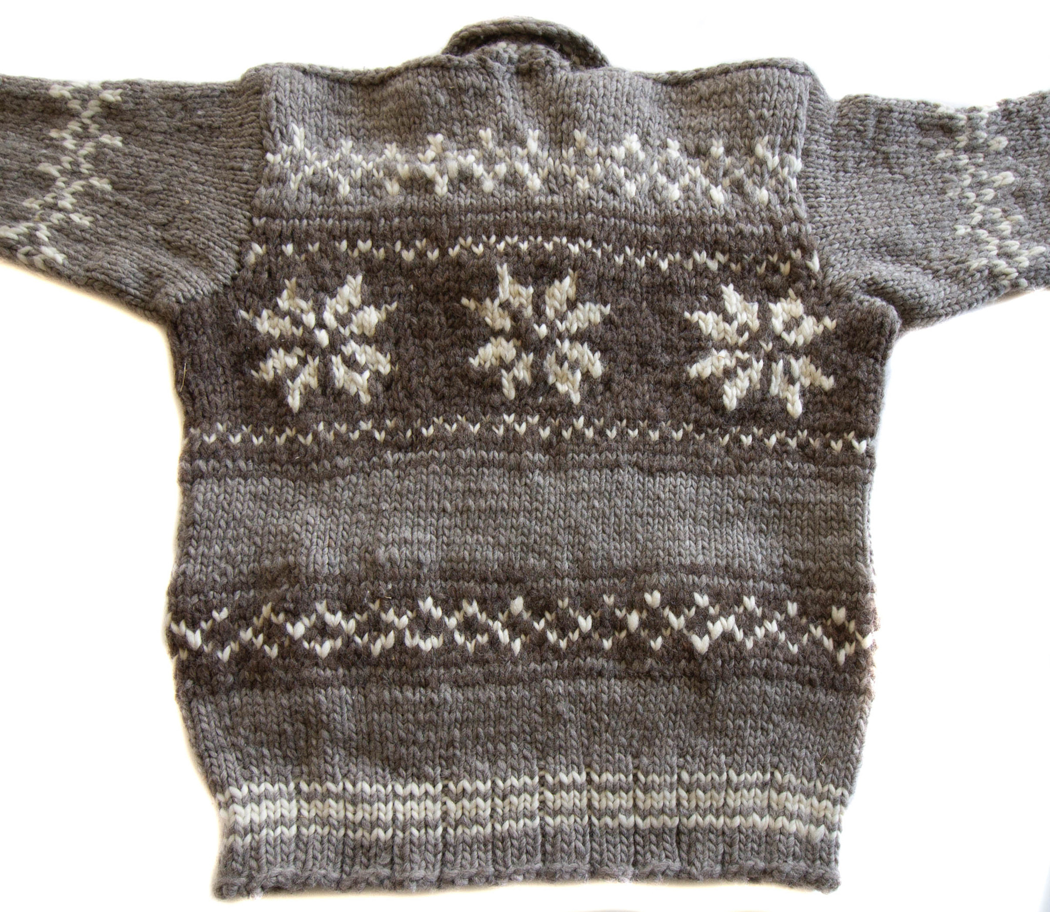 L / XL Cowichan Sweater Snowflake Design