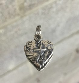 AG1136c Mended Heart Charm