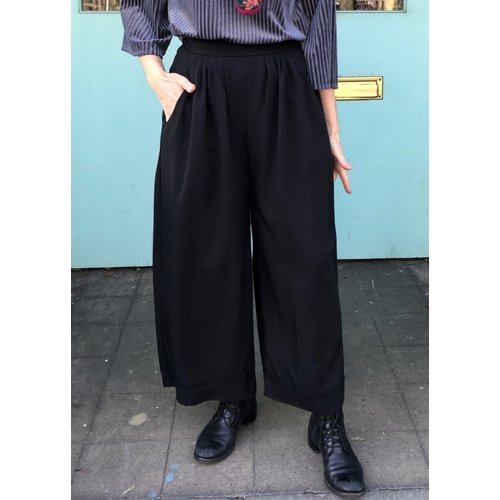 Sarah Bibb Miranda Cropped Pants - Black Sarah Bibb Miranda Cropped Pants - Black