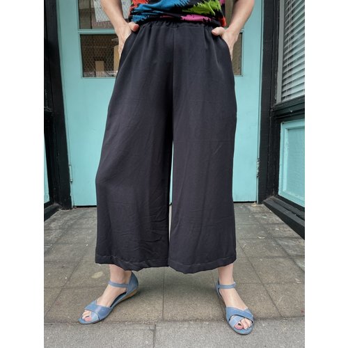 Sarah Bibb Gemma Cropped Palazzo Pants- Black Sarah Bibb Gemma Cropped Palazzo Pants- Black