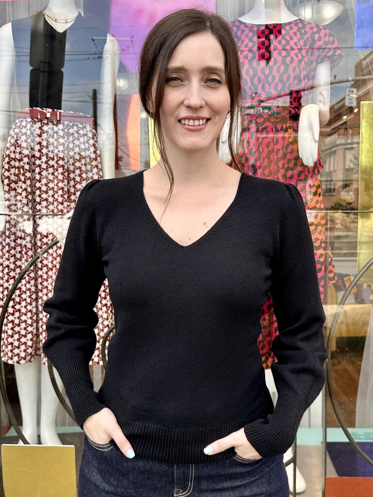 Astrid Joji V Sweater - Black