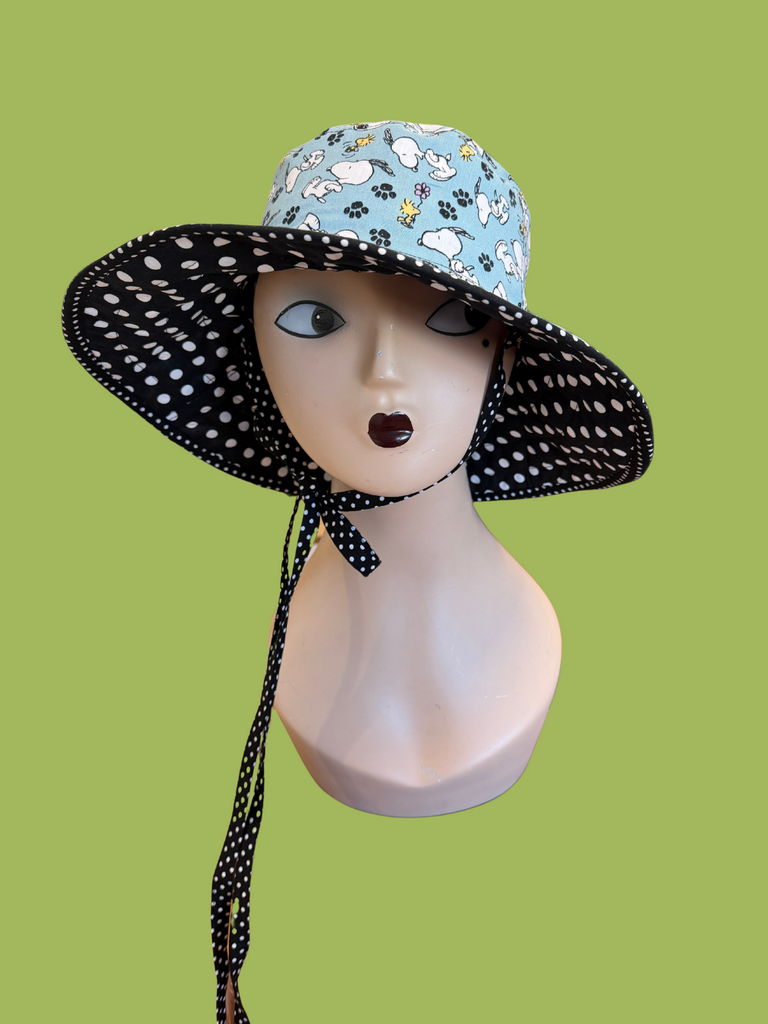 Busy Mushroom Reversible Sun Hat - Snoopy Blu/Cutie Dot