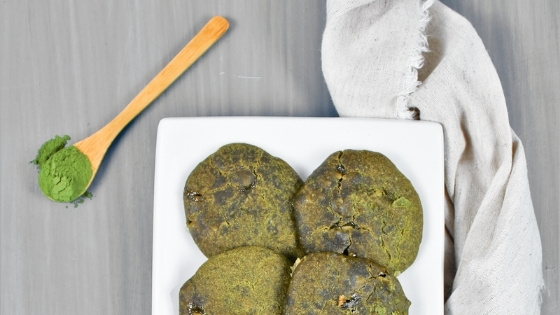 Biscuits « matcha » à la lentille d’eau & au chocolat blanc végane