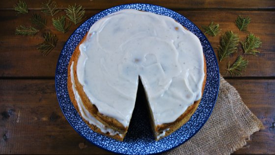 Gâteau sapin-citron et son glaçage au yogourt de coco