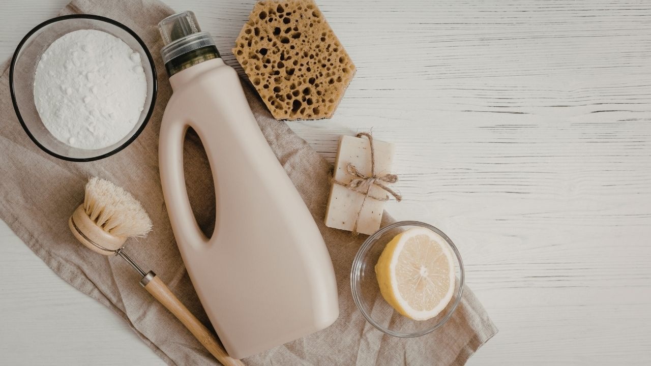 Comment et avec quoi fabriquer ses produits ménagers écologiques et 100 % naturels