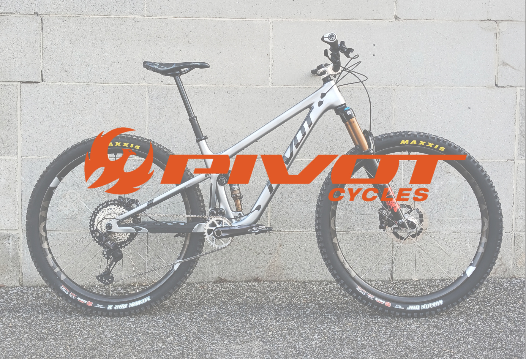 Pivot 429 with Logo