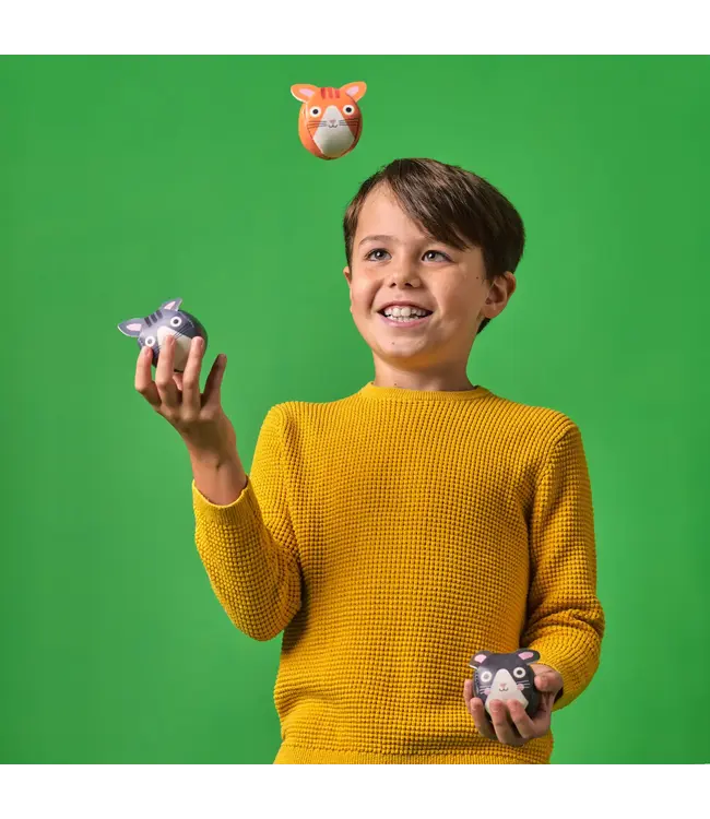 Kikkerland Three Cats Juggling Balls