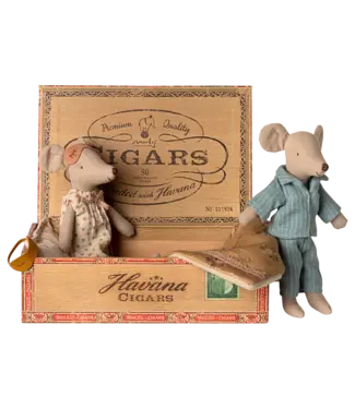 Maileg Mum & Dad, mice in cigar box