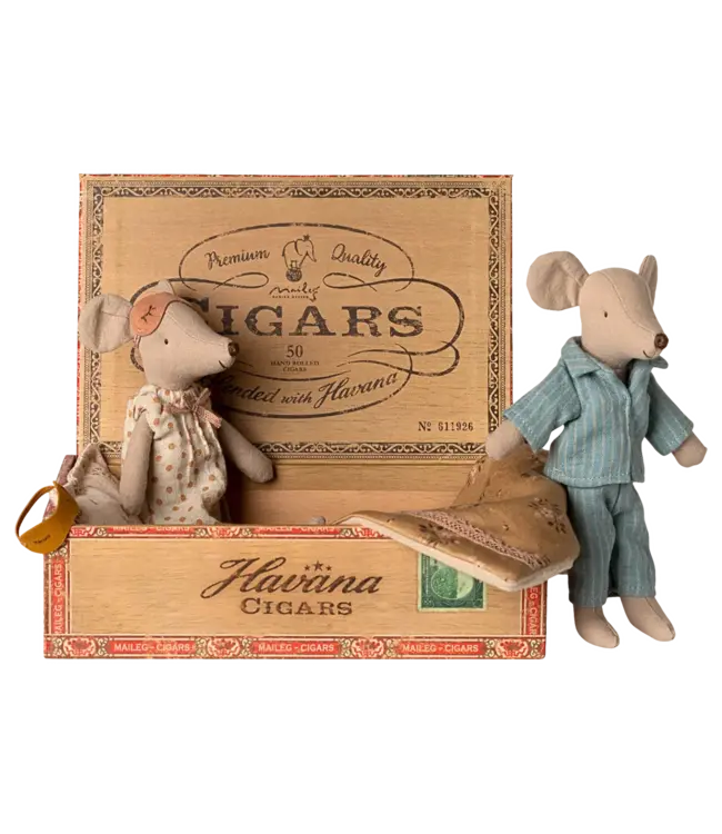 Maileg Mum & Dad, mice in cigar box