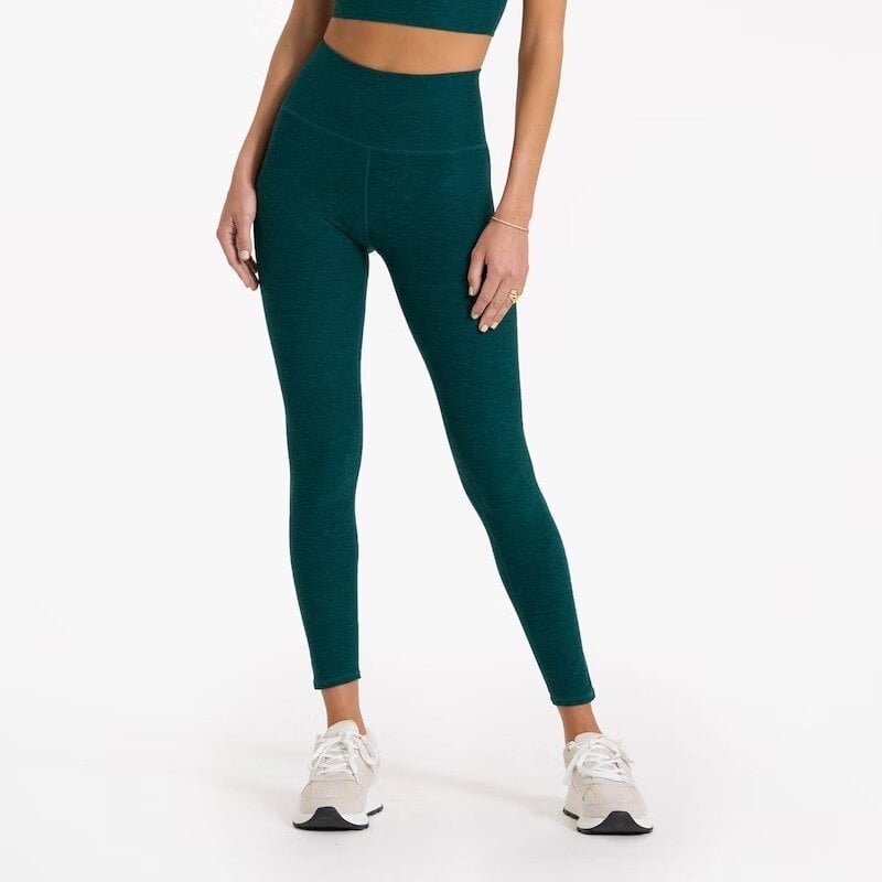 https://cdn.shoplightspeed.com/shops/603141/files/49413727/800x1067x3/vuori-vuori-women-clean-elevation-legging.jpg