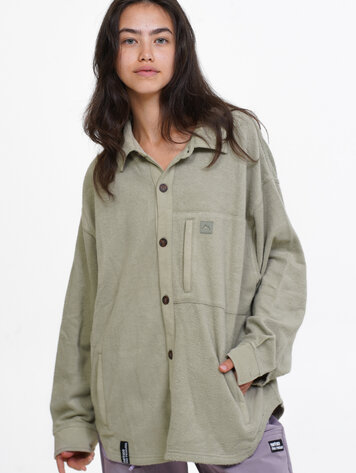 Notice the reckless FEMME WILLOW SHACKET GREEN