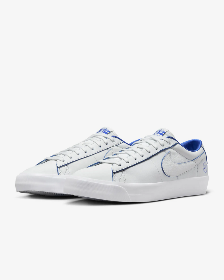 Nike SB MEN'S BLAZER LOW PRO GT PREMIUM SUMMIT WHITE/GAME ROYAL