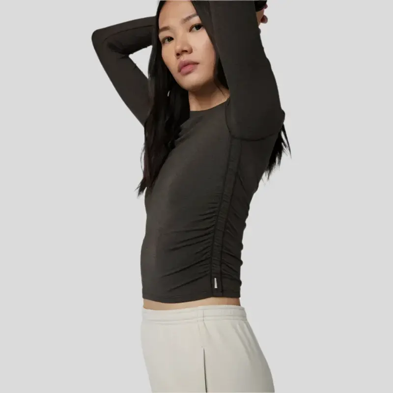 Vuori WOMEN'S HALO RUCHED LS DARK JAVA HEATHER