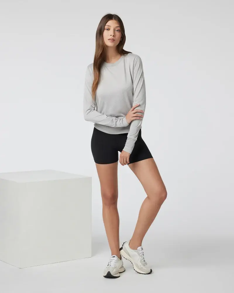 Vuori WOMEN'S DAYDREAM CREW LS LIGHT GREY HEATHER