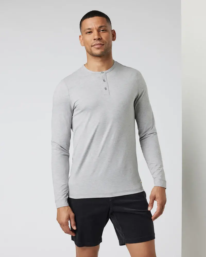 Vuori MEN'S EASE PERFORMANCE HENLEY LIGHT HEATHER GREY