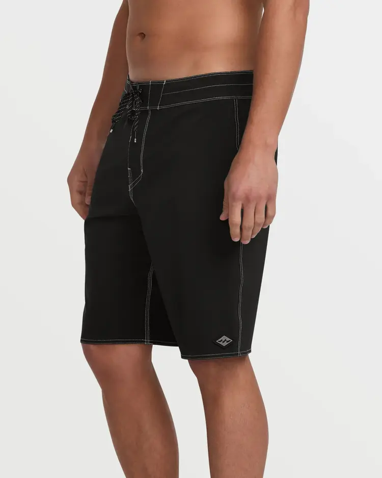 Billabong MEN'S CORE LORD PRO PERFORMANCE BOARDSHORTS BLACK