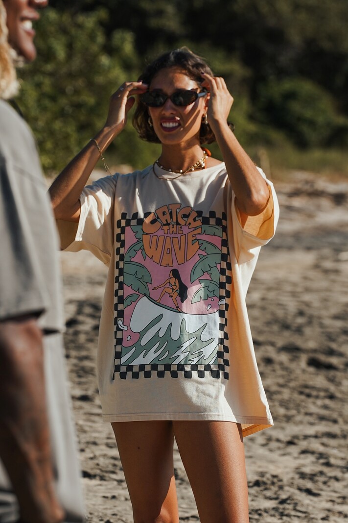Notice the reckless WOMEN'S CATCH THE WAVE OVERSIZED T-SHIRT SAND