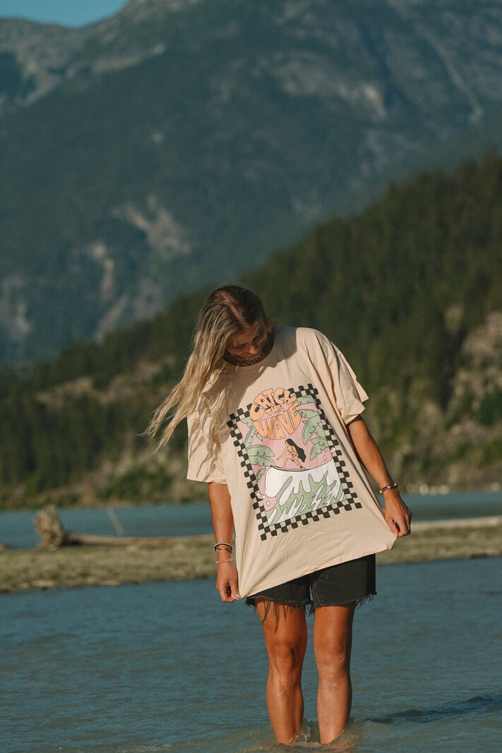 Notice the reckless WOMEN'S CATCH THE WAVE OVERSIZED T-SHIRT SAND