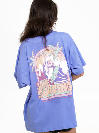 Notice the reckless FEMMES GONE SURFING OVERSIZED T-SHIRT PURPLE