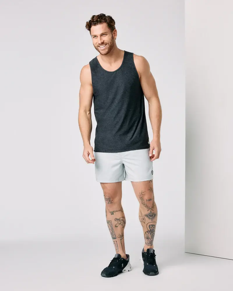 Vuori HOMMES STRATO TECH TANK CHARCOAL HEATHER