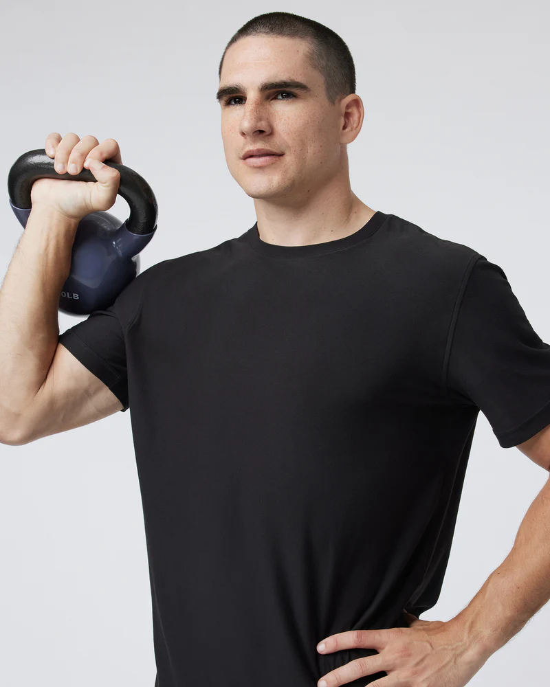 Vuori MEN'S STRATO TECH TEE BLACK