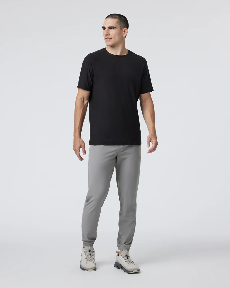 Vuori MEN'S STRATO TECH TEE BLACK