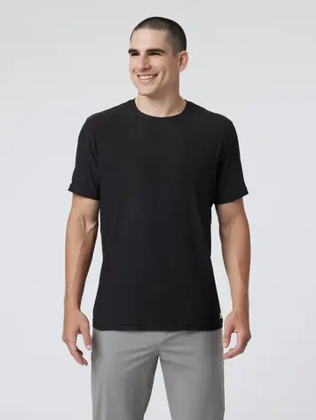 Vuori MEN'S STRATO TECH TEE BLACK