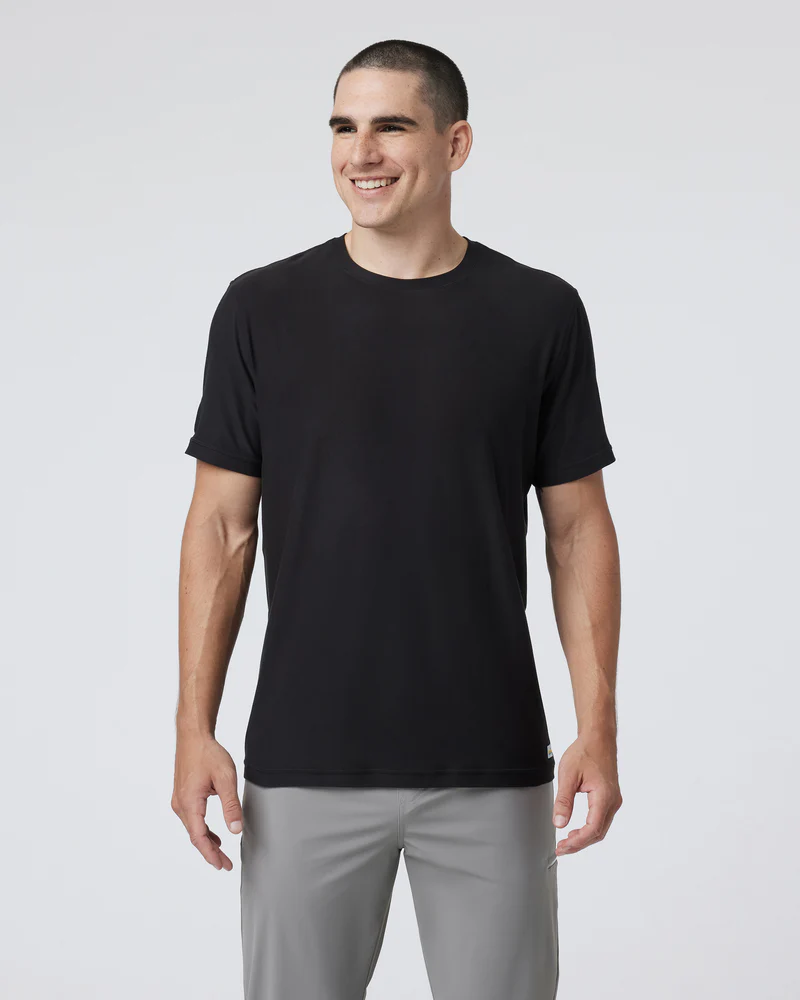 Vuori MEN'S STRATO TECH TEE BLACK