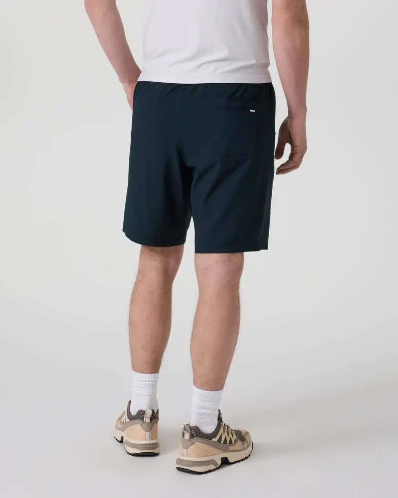 Vuori MEN'S KORE SHORT LINED 7" INK