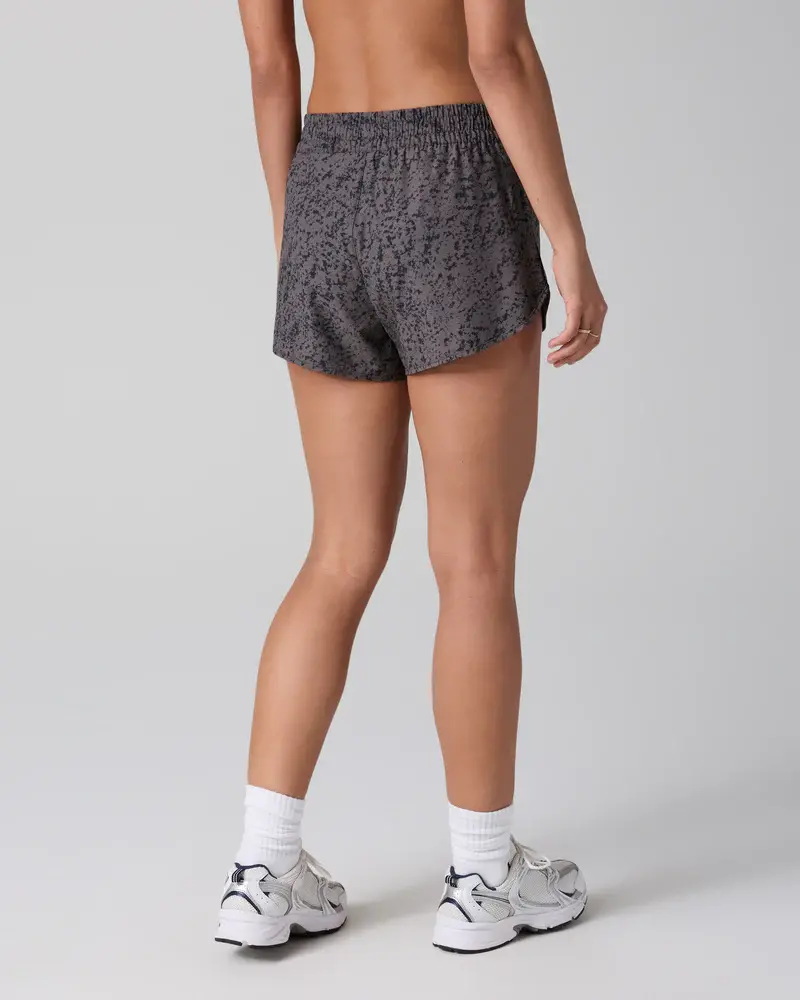 Vuori FEMMES CLEMENTINE 4" SHORT 2.0 CHIA STUCCO