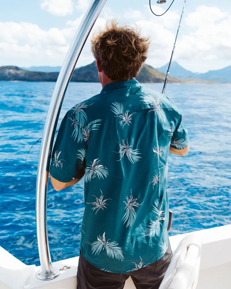 Salty crew MEN'S WEEKENDER UV BUTTON UP WOVEN BLUEFIN