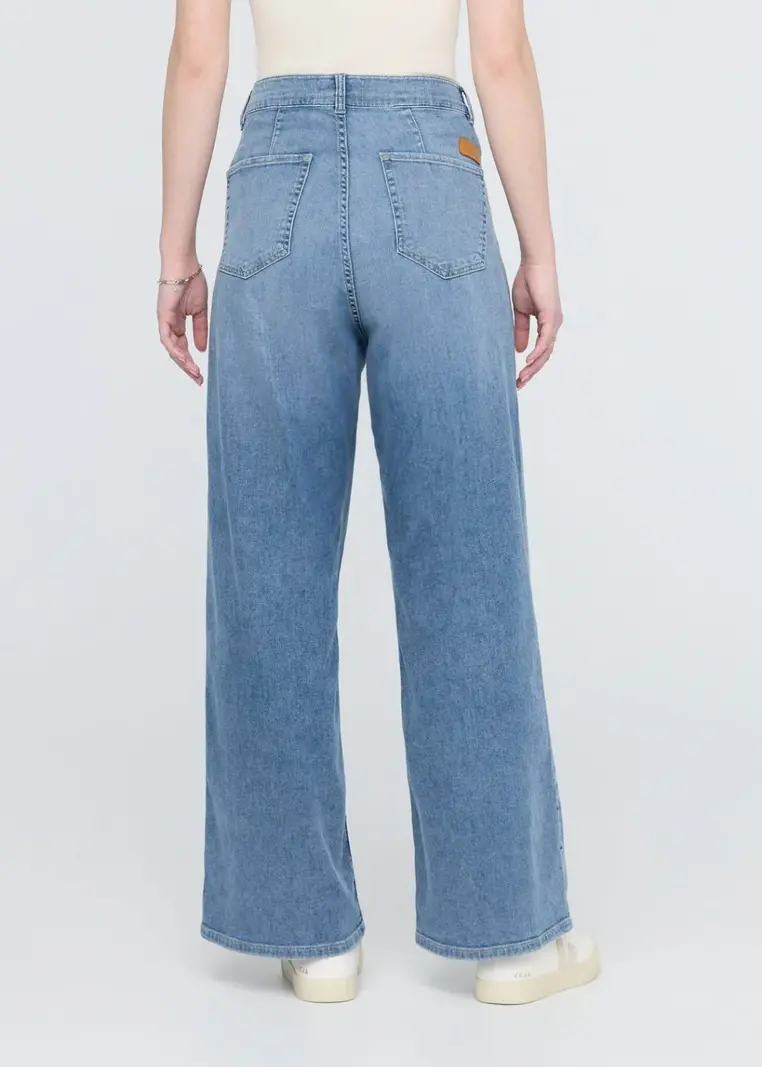 Du/er FEMMES PERFORMANCE DENIM LITE PLEATED PANT SLATE INDIGO