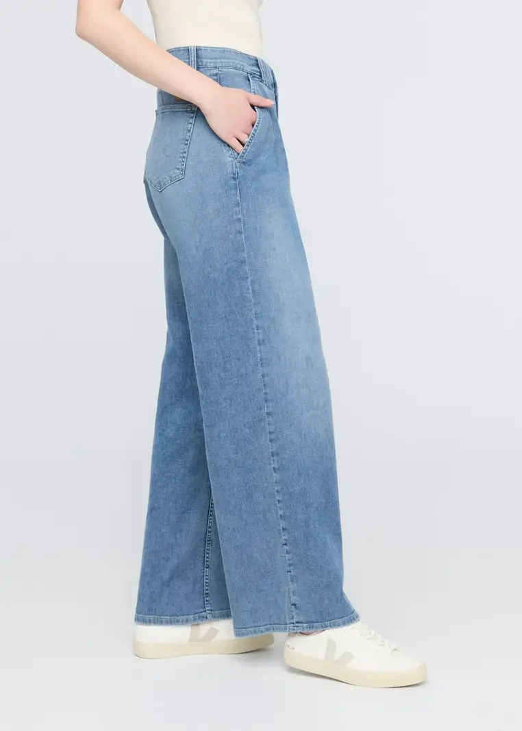 Du/er FEMMES PERFORMANCE DENIM LITE PLEATED PANT SLATE INDIGO