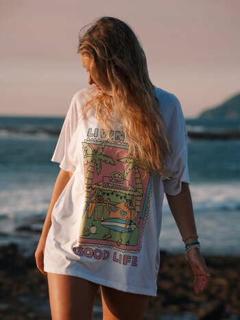 Notice the reckless WOMEN'S SURFING CITRUS OVERSIZED TEE WHITE