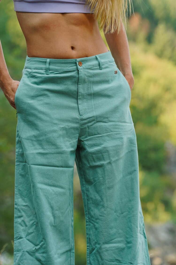 Notice the reckless FEMMES EVERGREEN BEACH PANTS