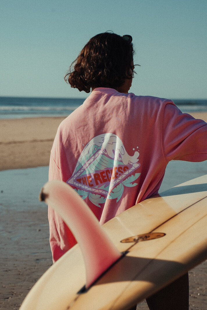 Notice the reckless FEMMES RIPTIDE CREWNECK WASHED PINK